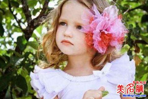 最新女孩名字精选,温馨日常的美丽篇章