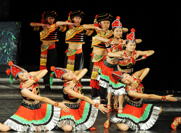 最新彝族舞蹈学习指南，掌握技巧，轻松学习彝族舞蹈