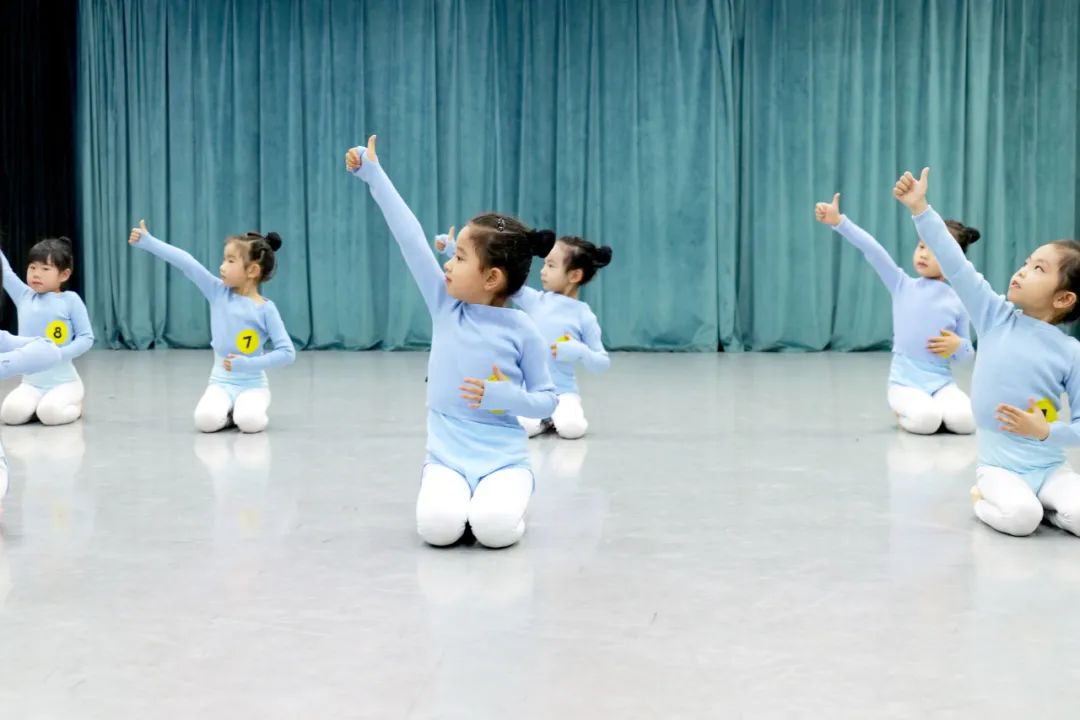 2024最新舞蹈考级教材大鼓小鼓,2024最新舞蹈考级教材大鼓小鼓,引领舞蹈教育新潮流