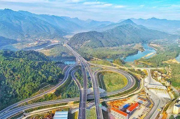 福建高速车祸最新消息,福建高速车祸最新消息,变化中的力量与学习的魅力