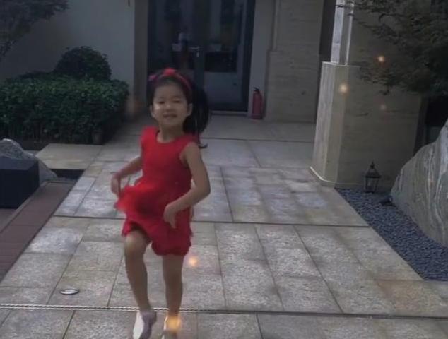 科技重塑家居美学，最新铺地砖的革命性创新方法视频公开！