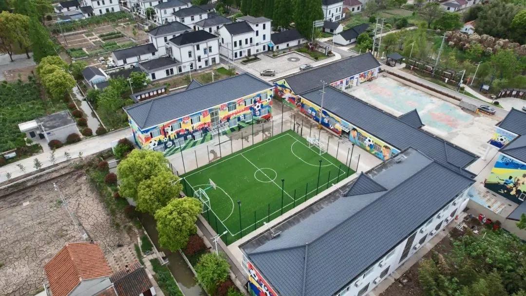 南京足球小镇最新动态,阳光灿烂的足球故事揭秘