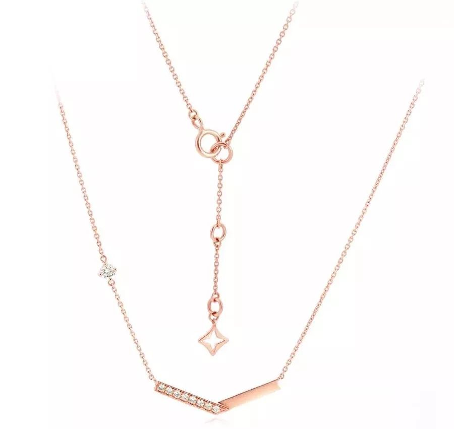 周大福最新款钻石项链,周大福最新款钻石项链,爱的纽带与温馨的日常