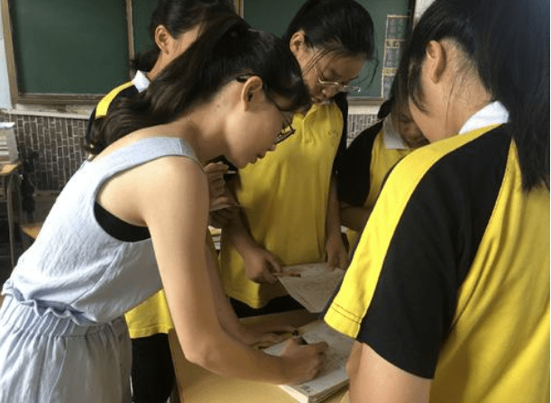 胶南最新女工长白班招聘，温馨女工的工作日常