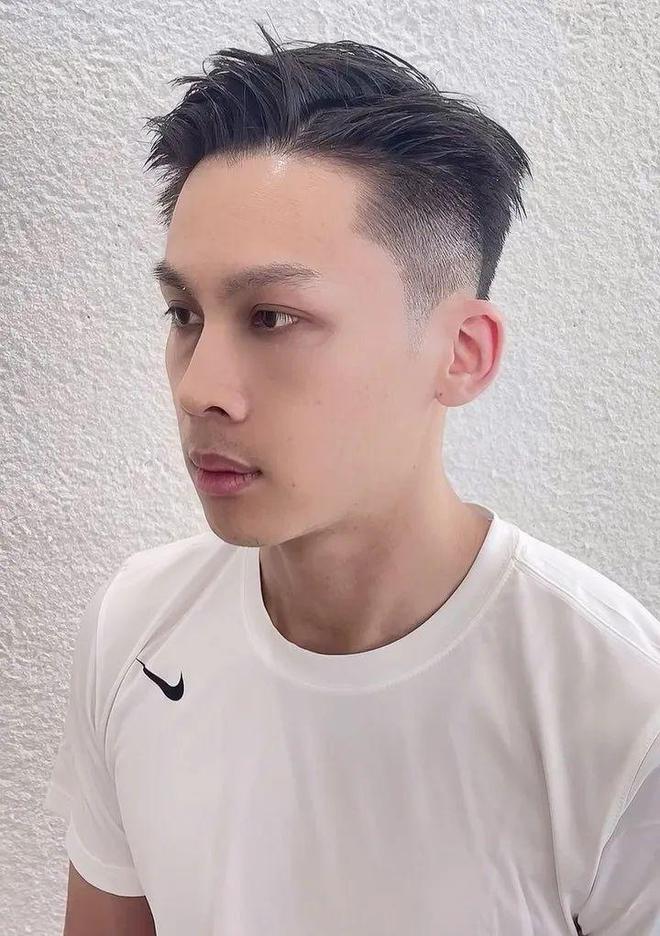 2024最新发型男雕刻,2024最新发型男雕刻,雕刻人生,发型照亮自信之路