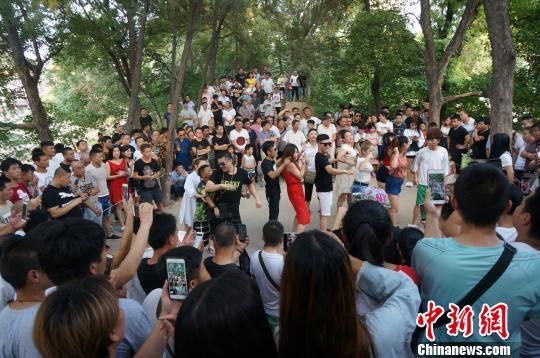 郑州尬舞最新消息,郑州尬舞最新消息,城市舞动风潮揭秘