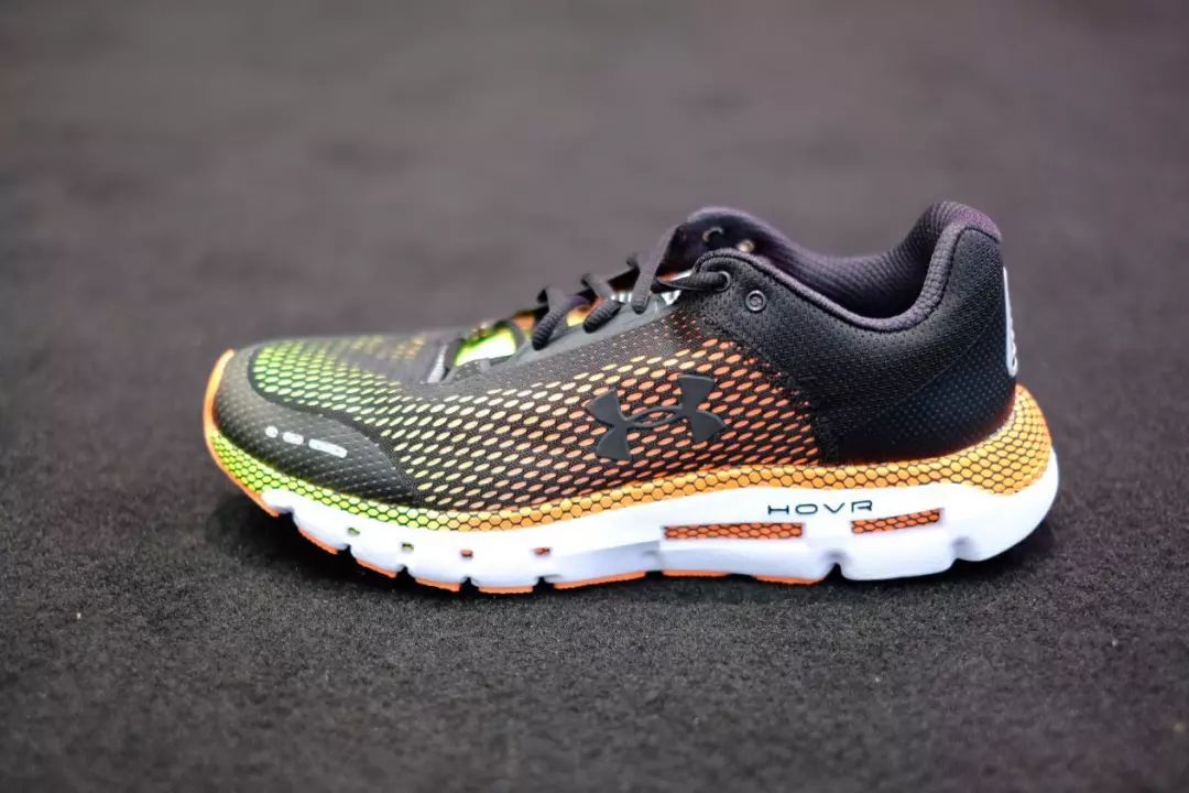 ur最新鞋,UR最新鞋,时尚与舒适的融合,究竟如何解读?