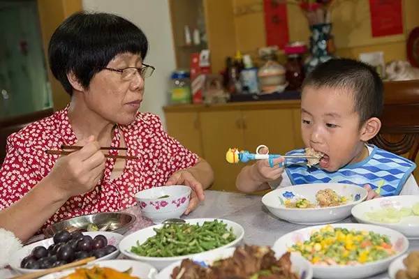 最新外婆,学习变化的力量与幽默人生的旅程