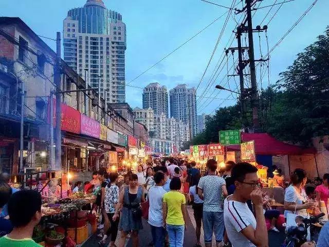 最新小吃街，时代的味蕾盛宴