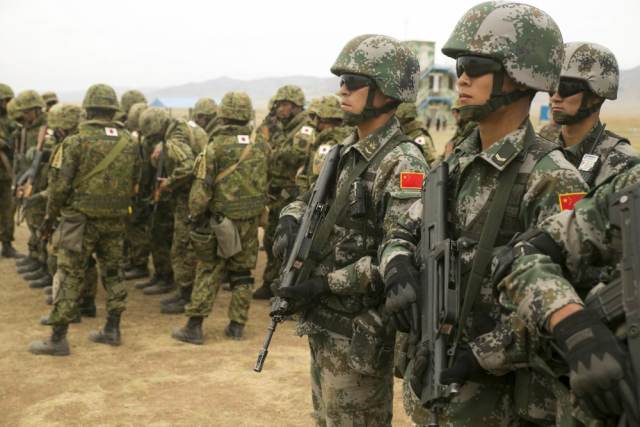 国防情怀与小巷神秘小店的独特融合，最新国防新探索