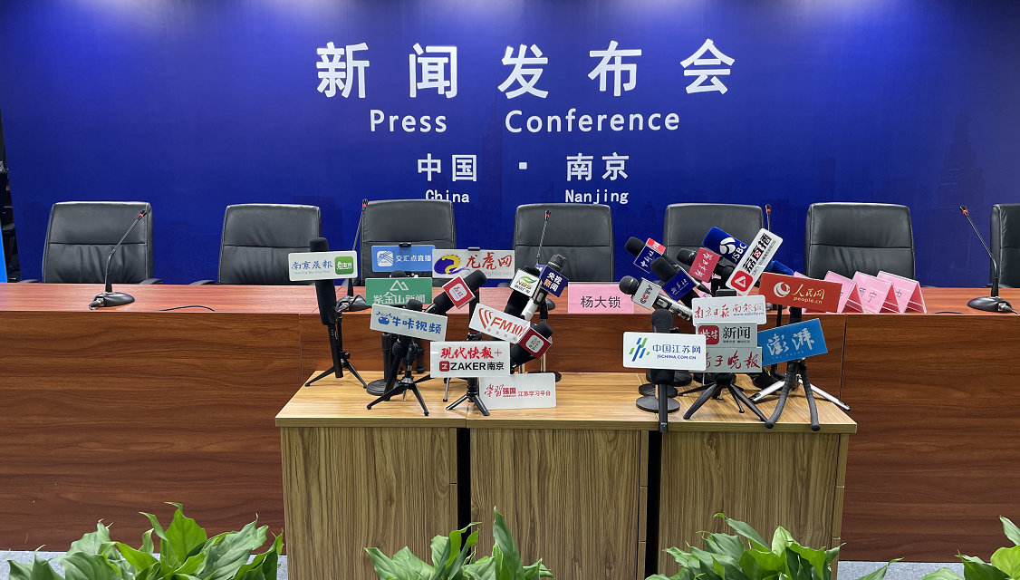 城市日常中的温情力量,友情与陪伴在澎湃新闻中的展现