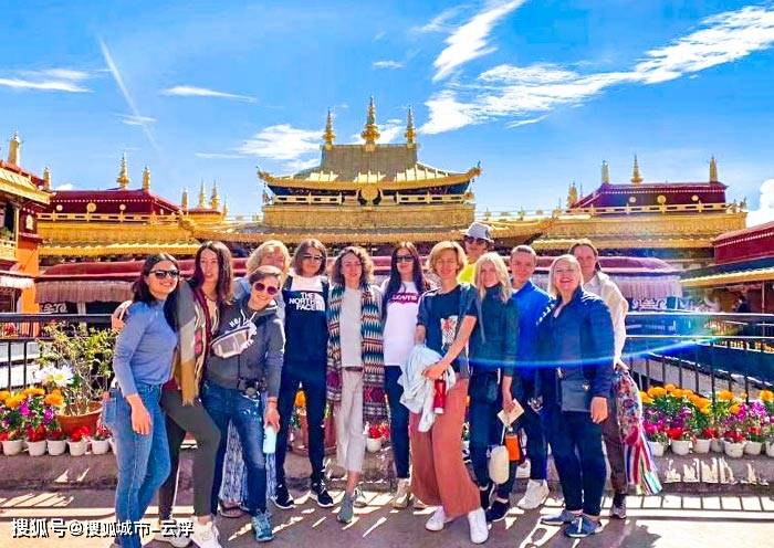 新澳天天开奖资料大全旅游团,实地验证实施_Phablet15.769