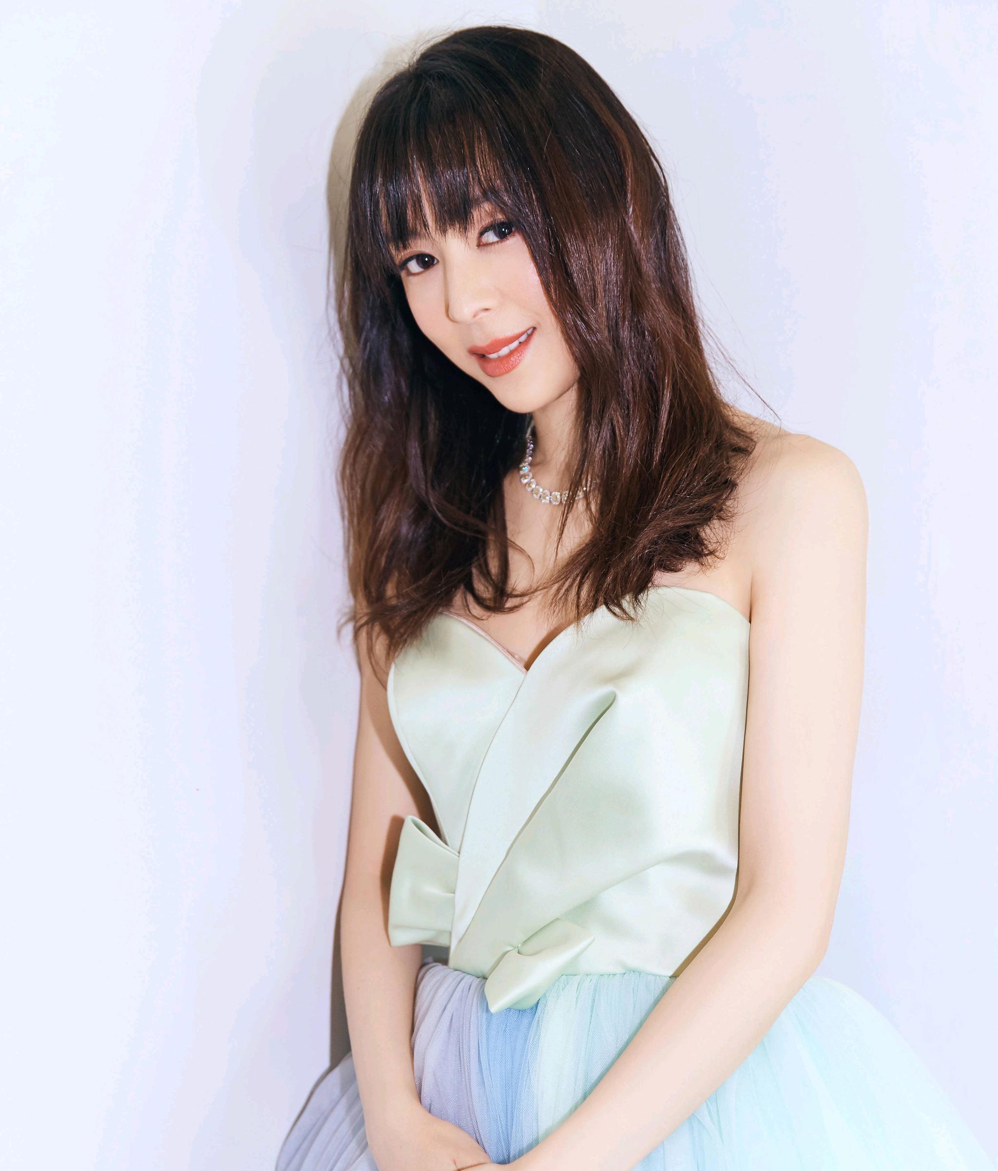 伊人AV最新,色情内容是不合法的,违反我国相关的法律法规。我们应该遵守法律和道德准则,远离色情内容。作为一个健康的个体,我们应该寻找其他有益身心的娱乐方式,比如阅读书籍、观看电影、参加体育运动等。这些活动不仅能够丰富我们的精神生活,也有助于提升我们的身心健康。同时,我们也应该尊重他人的隐私和尊严,避免传播或讨论任何可能引起不适或伤害他人的内容。让我们共同努力,维护一个积极、健康、和谐的社交环境。