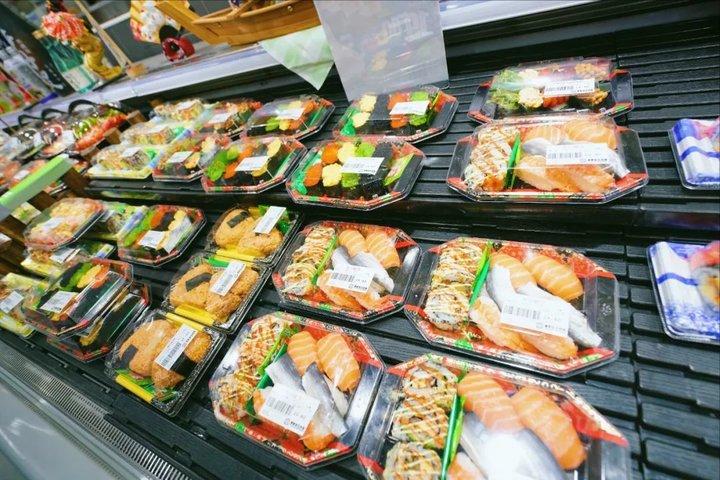 最新国外疫情动态,最新国外疫情动态下的隐秘小巷，一家特色小店的独特魅力