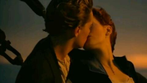 欧美吻戏最新,爱的甜蜜日常演绎激情瞬间