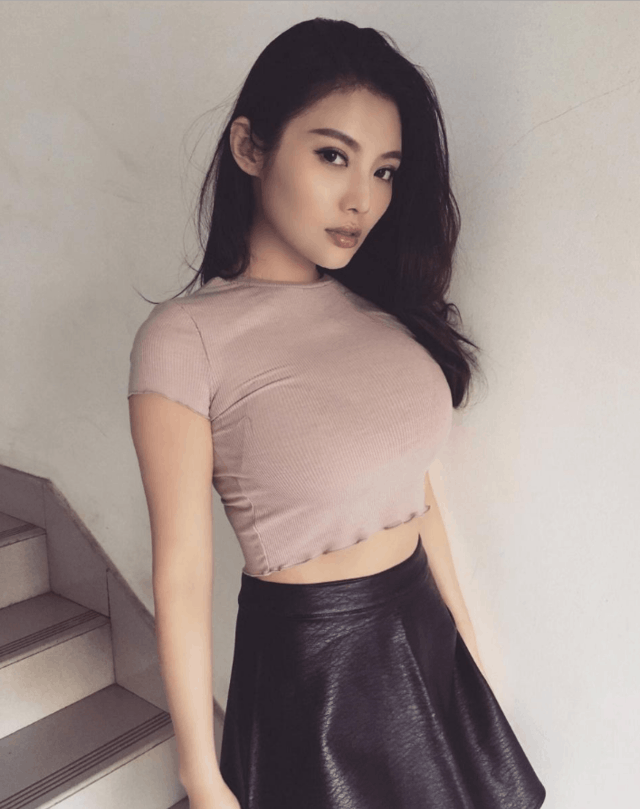 最新美乳网红,爱与陪伴的日常时光