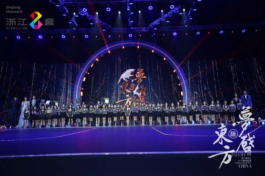 周梓萱最新风采,时代光芒下的璀璨新星