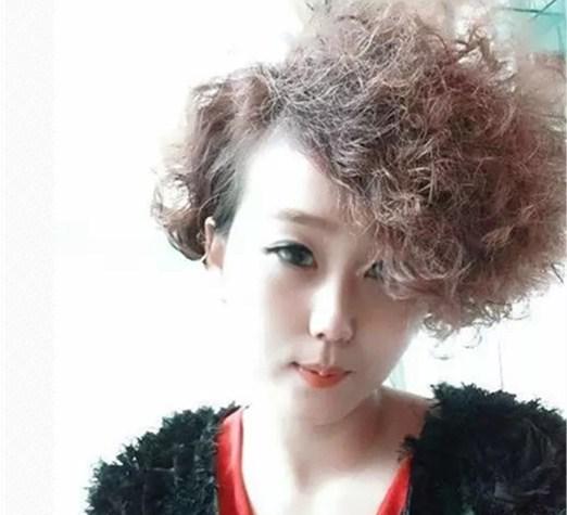 螺丝烫短发最新流行趋势，时尚风潮的变迁与影响