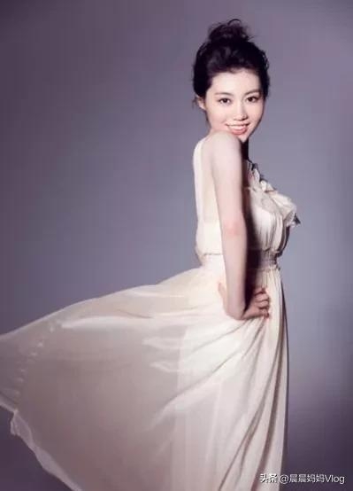 张妍最新阳光日常照片曝光，温馨瞬间引热议