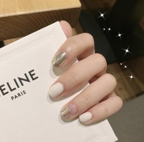 最新款极简美甲,最新款极简美甲,小巷中的隐秘宝藏