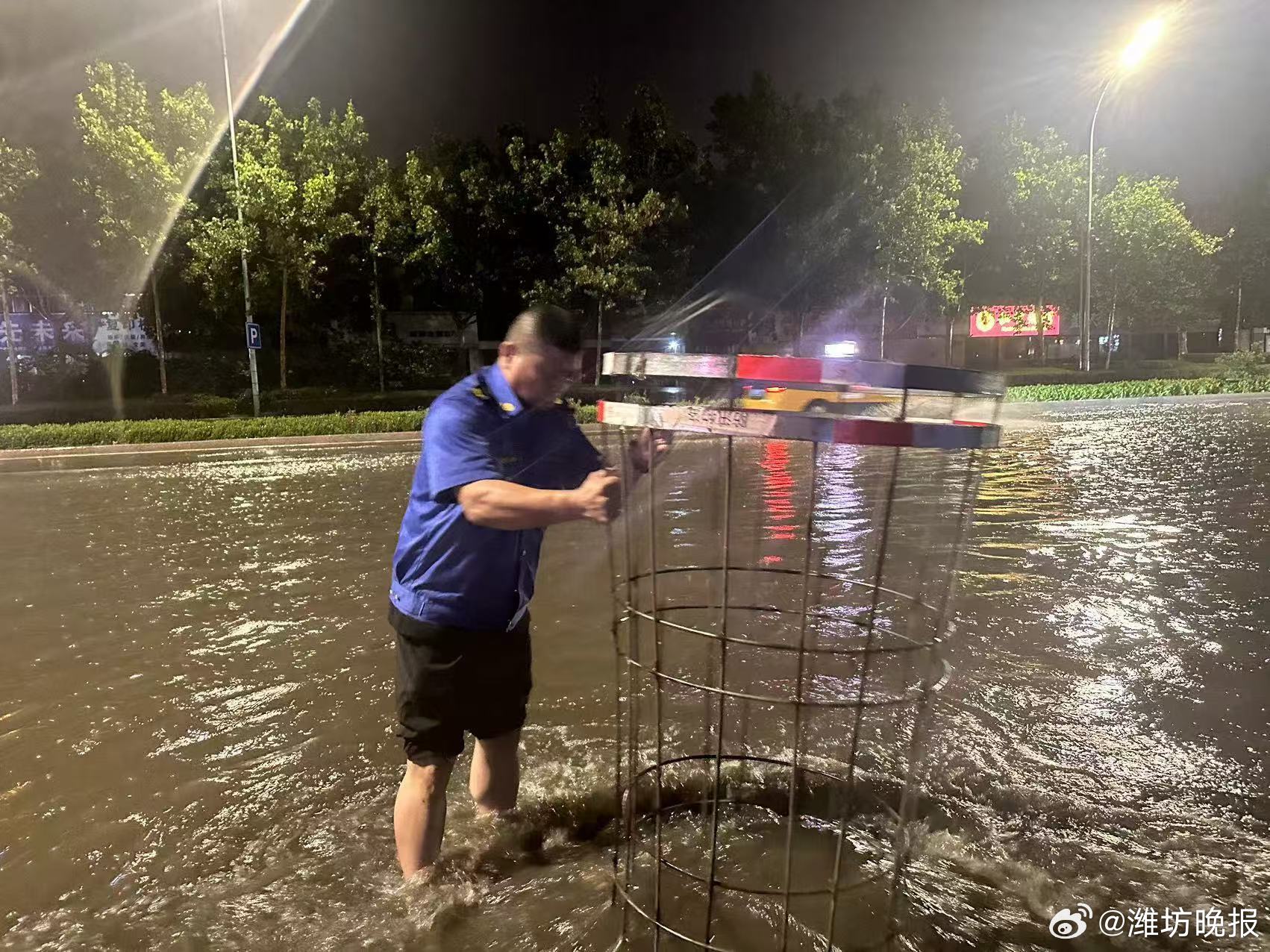 潍坊暴雨预警最新消息,暴雨中的温情故事