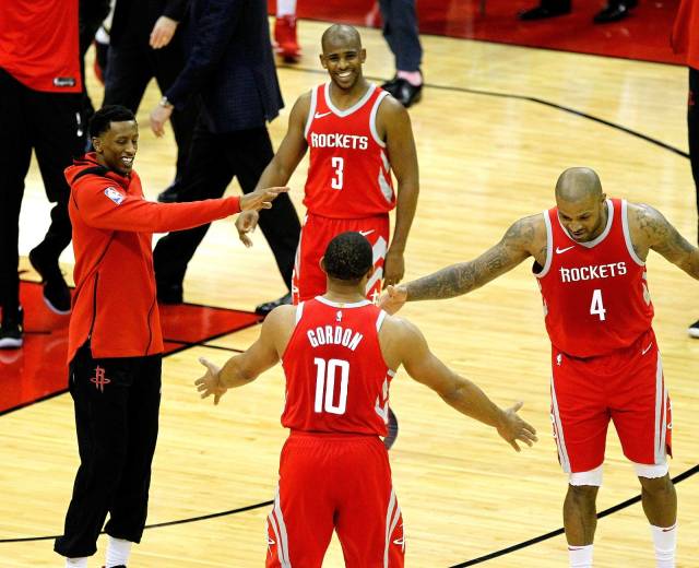 火箭队热身赛热血上演,期待新季再创佳绩!