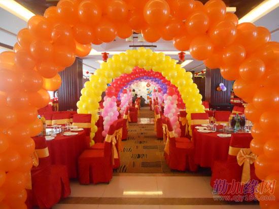 最新款订婚宴气球,爱的纽带缔造温馨记忆瞬间