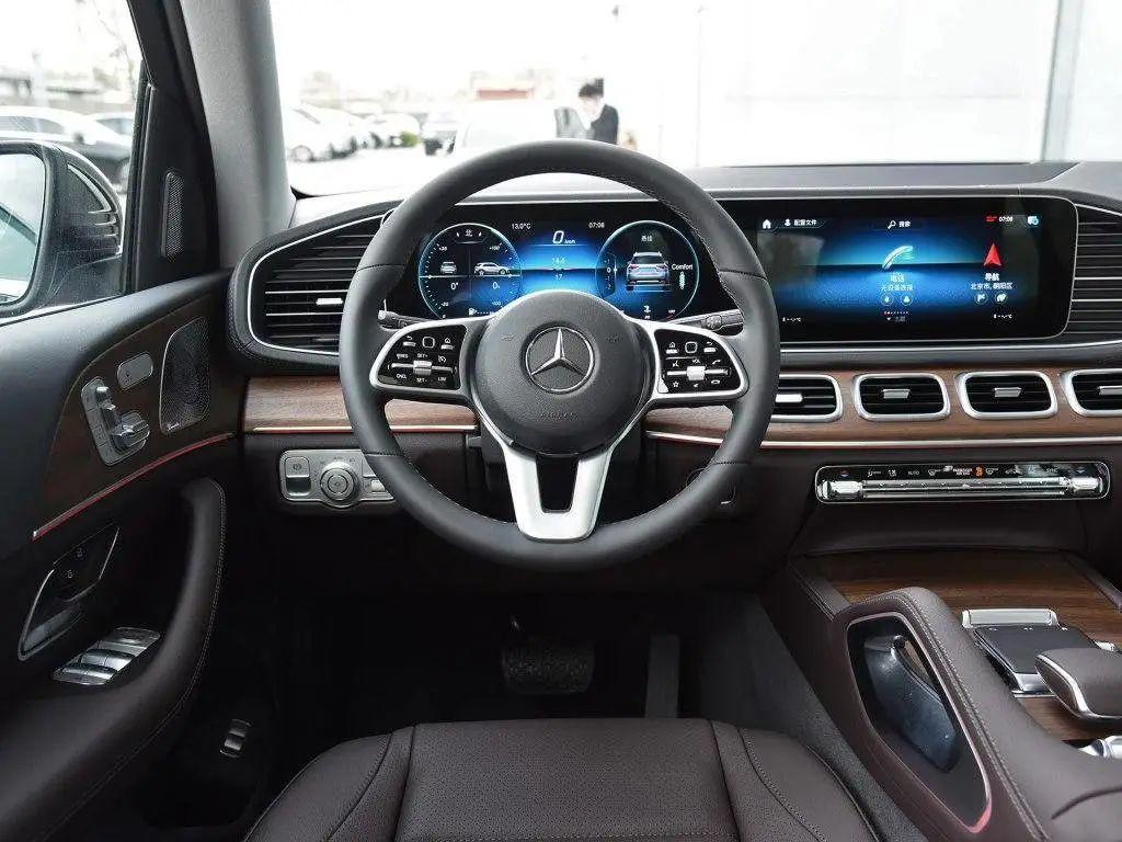 宝马5系最新车机系统,与自然美景共舞,开启浪漫之旅