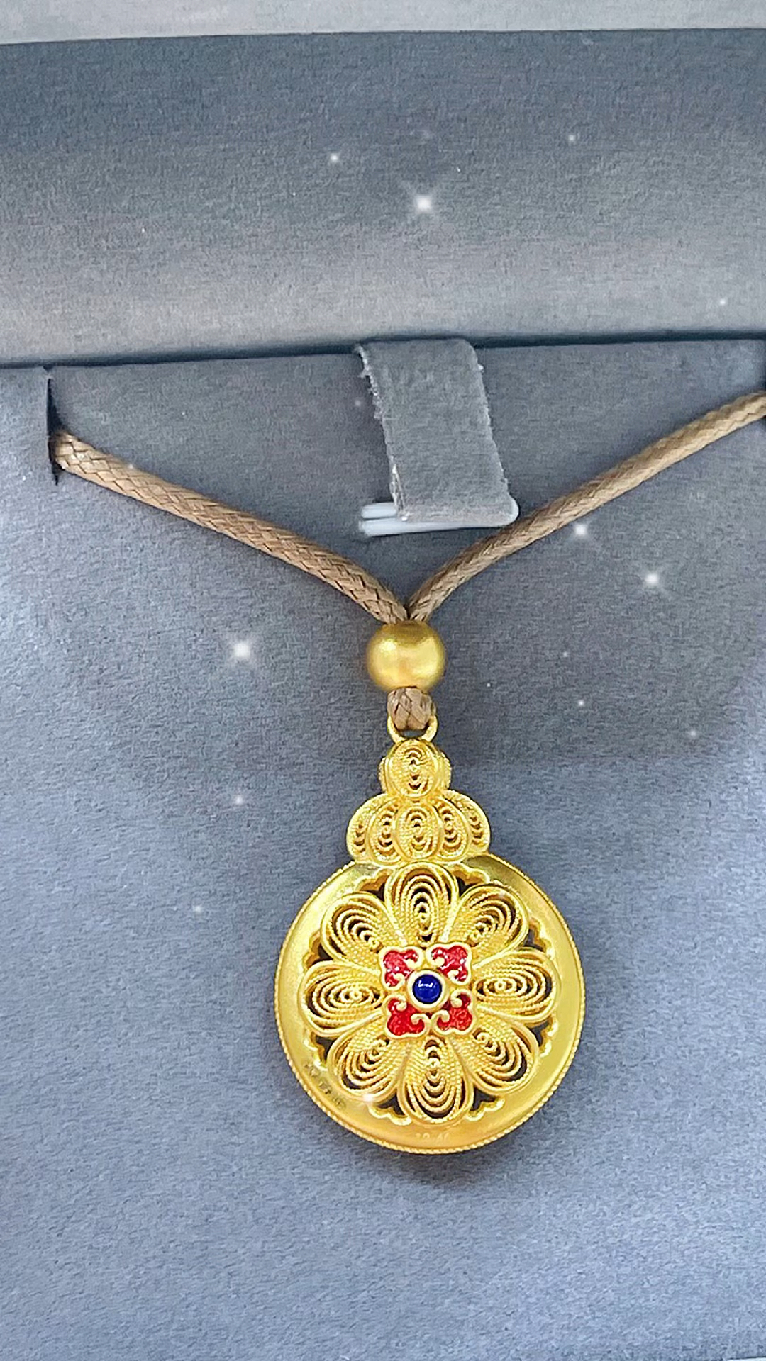 最新款古法黄金吊坠,最新款古法黄金吊坠,时尚与传统的交融之美