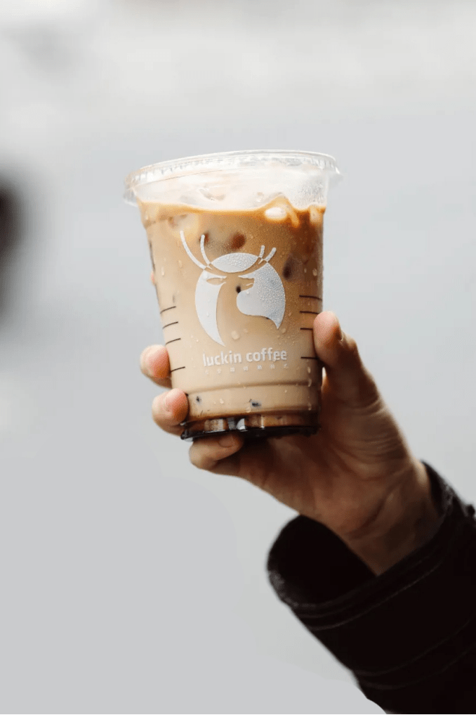 瑞幸生椰拿铁最新包装,瑞幸生椰拿铁,最新包装,科技重塑咖啡体验