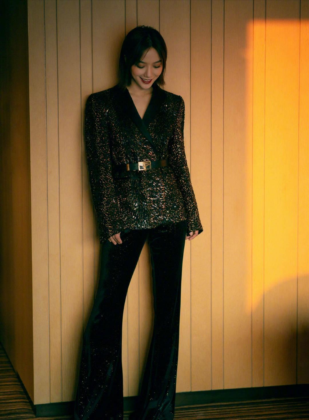 王珞丹近期美照,王珞丹近期美照，巷弄深处的独特风景与隐藏小店