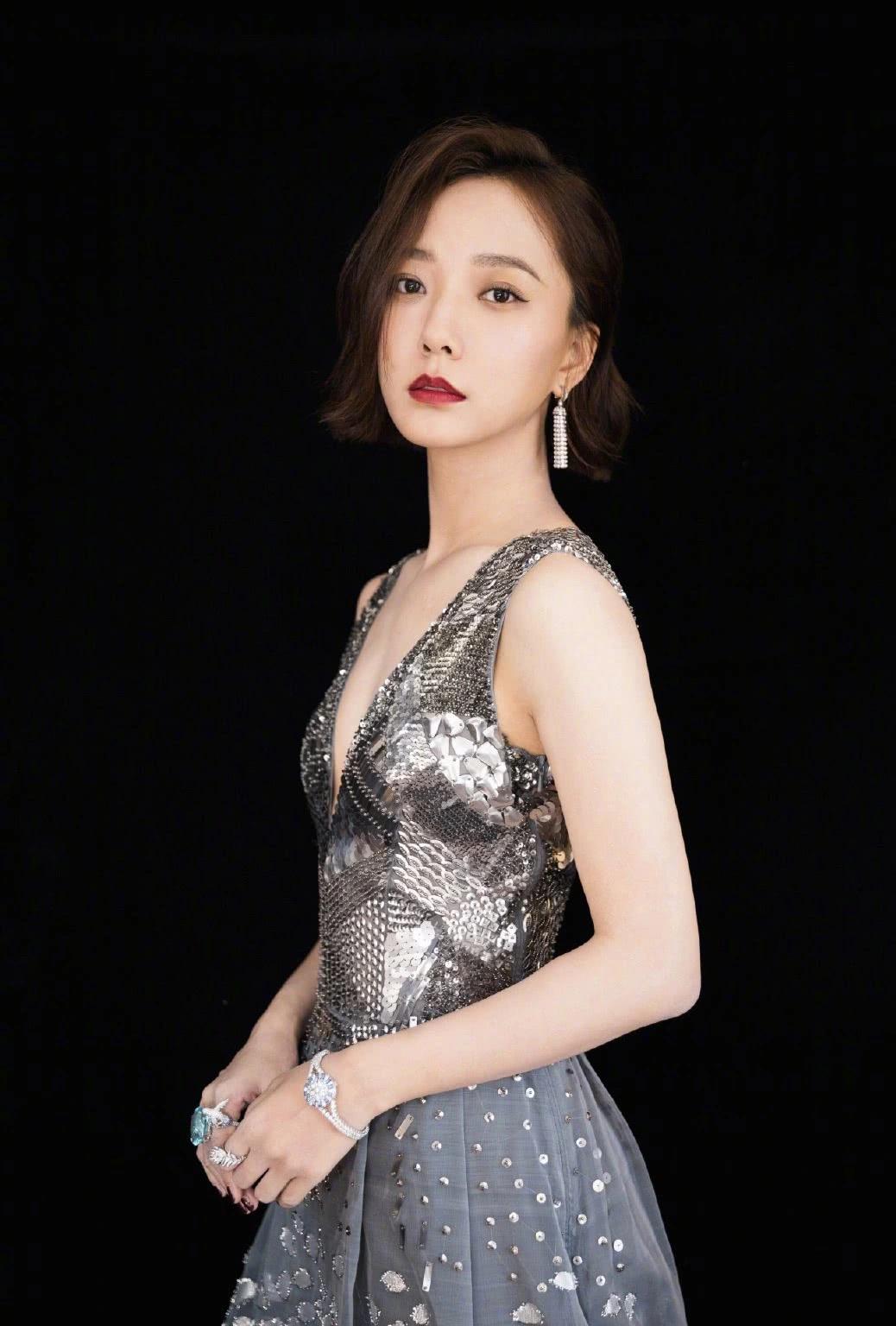 王珞丹近期美照,王珞丹近期美照,巷弄深处的独特风景与隐藏小店