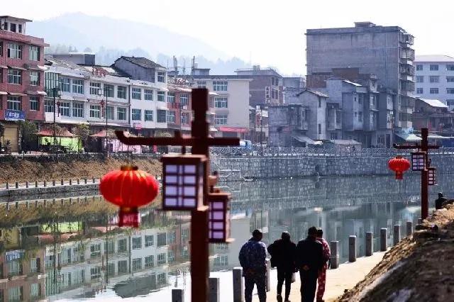 中央最新投资动态,中央最新投资动态下的独特小巷风情小店