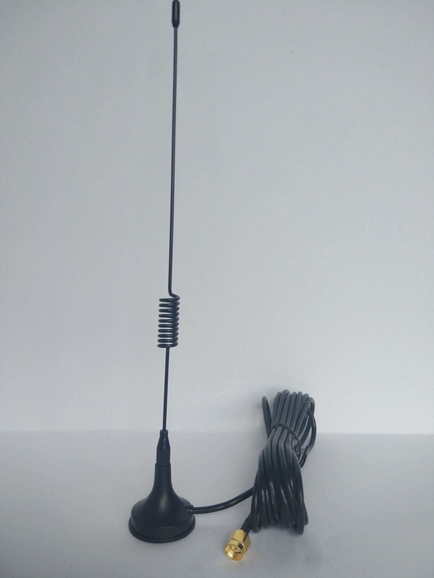 电视机天线，小巷里的秘密信号传递者