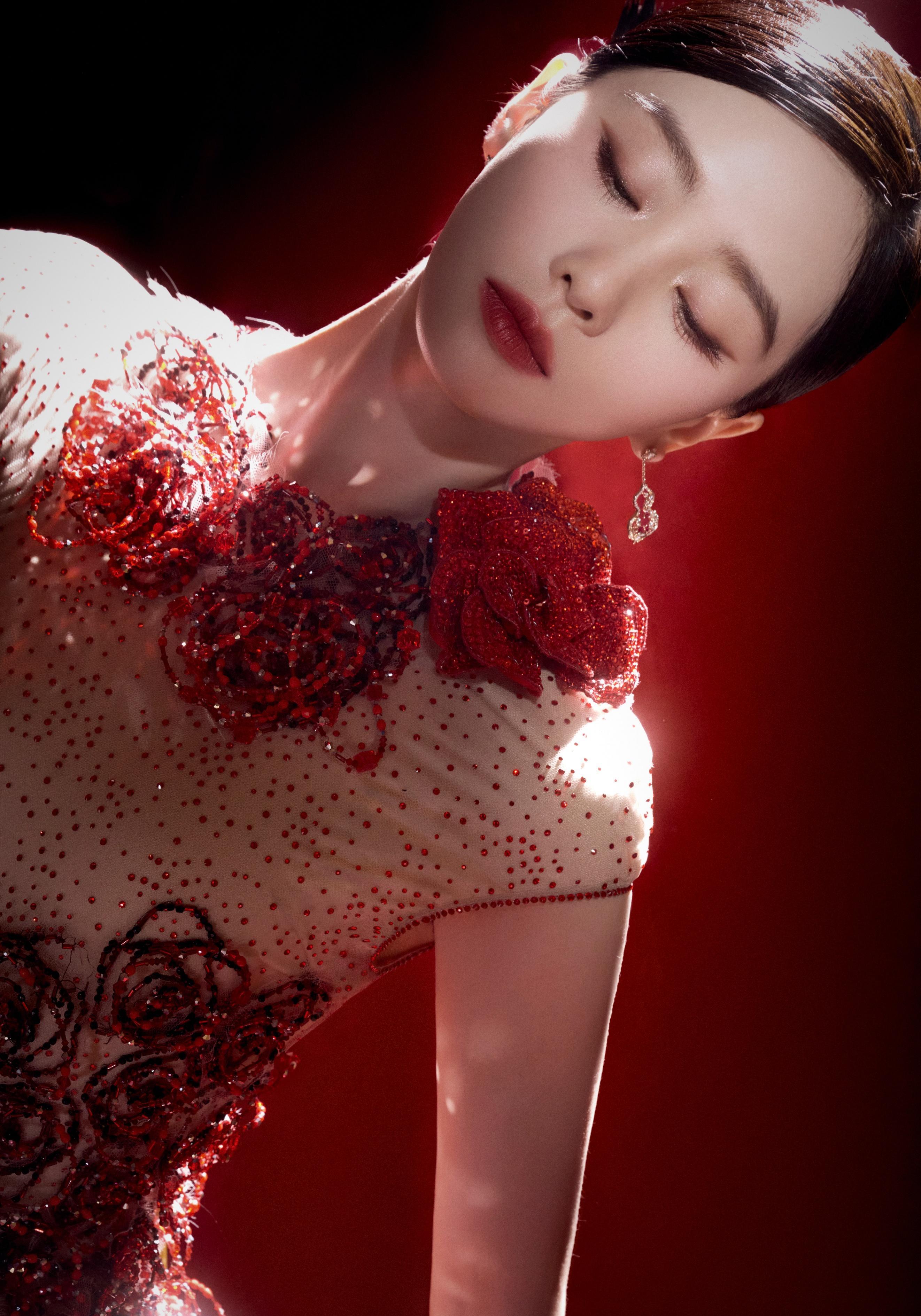 玫明星,从微光到星辰大海的励志之旅