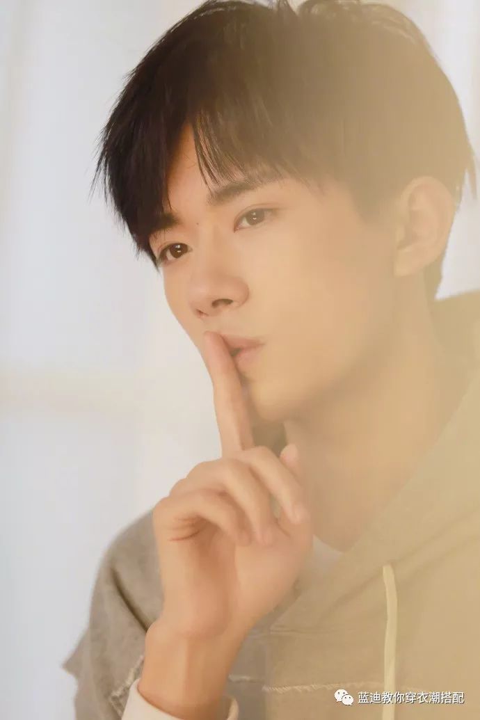 易烊千玺最新写真，展现变化的力量与自信的光芒