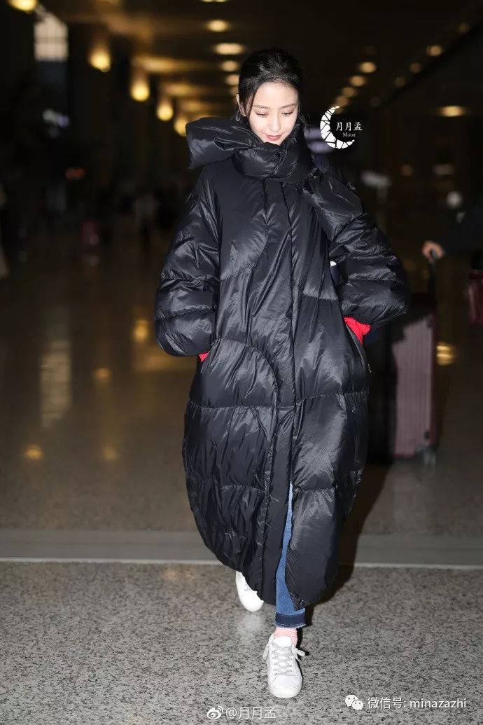科技羽绒风潮来袭,明星羽绒服穿搭引领温暖新潮前沿体验