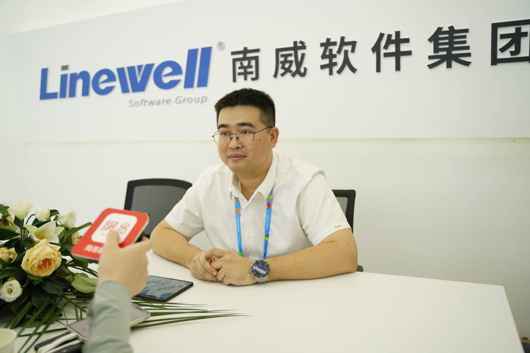 南威软件上市,南威软件的上市日,一场温馨的科技之旅