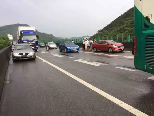 广州高速最新交通事故揭秘,事故背后与小巷美食奇遇探秘