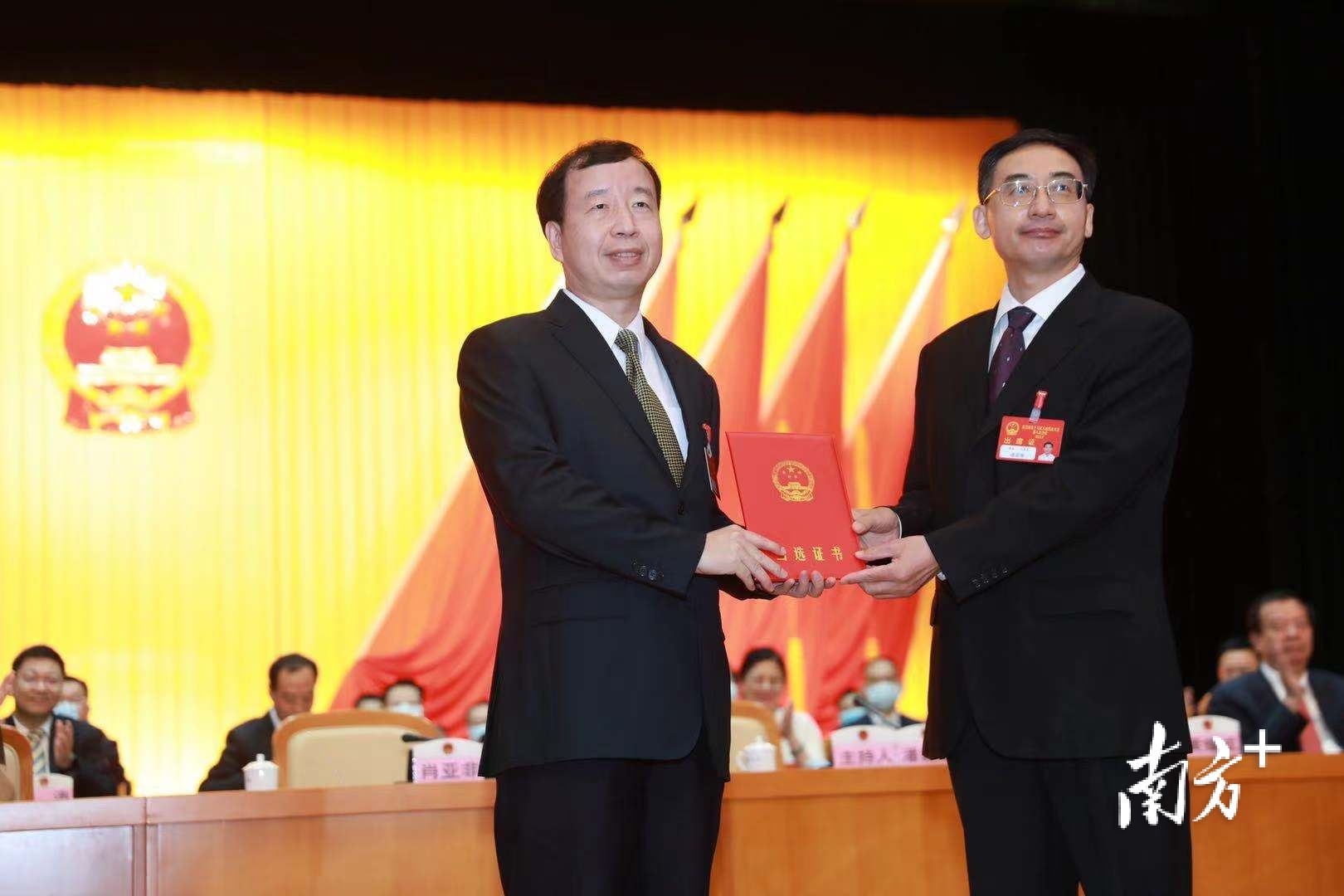 肖暹东何吉祥最新职务任命,肖暹东何吉祥最新职务任命，变化带来的自信与成就感