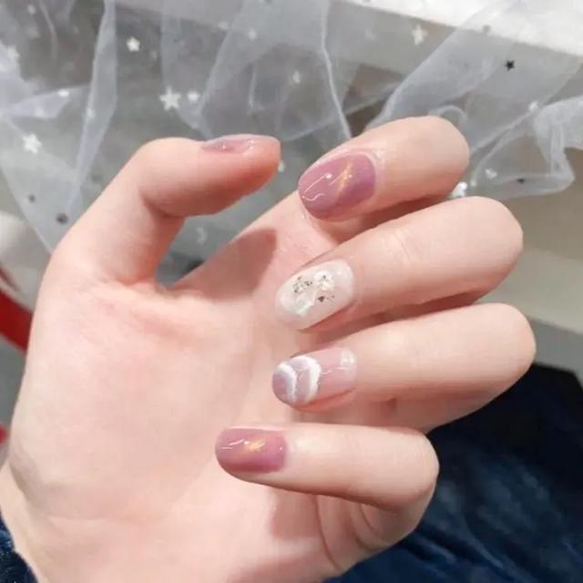 夏日流行美甲风尚,掀起夏日美甲革命，引领未来风尚的高科技美甲新品