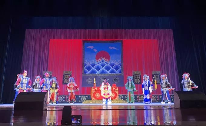 河南人民会堂上演精彩演出