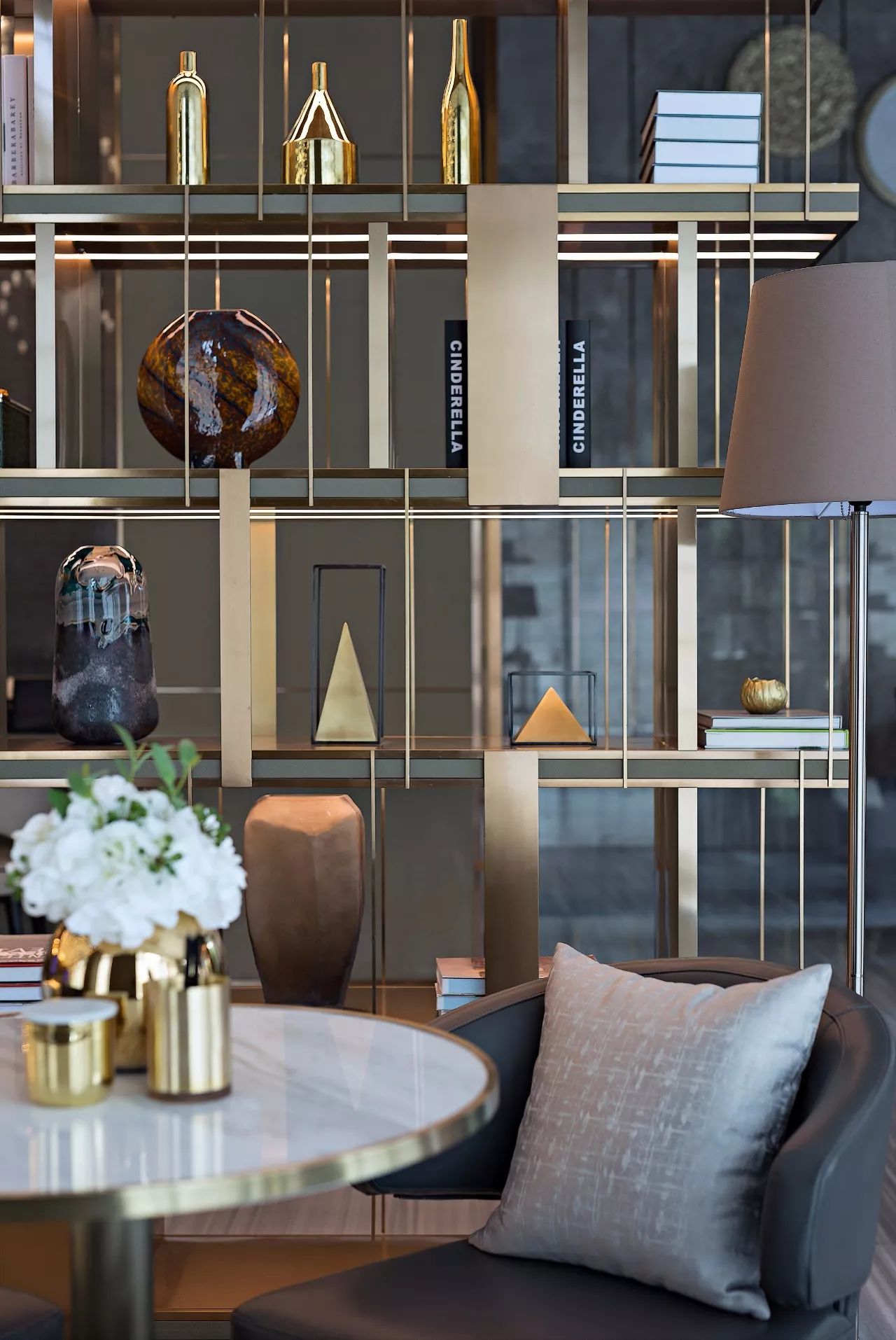 方磊新作揭秘,深度解读艺术观点与创作理念