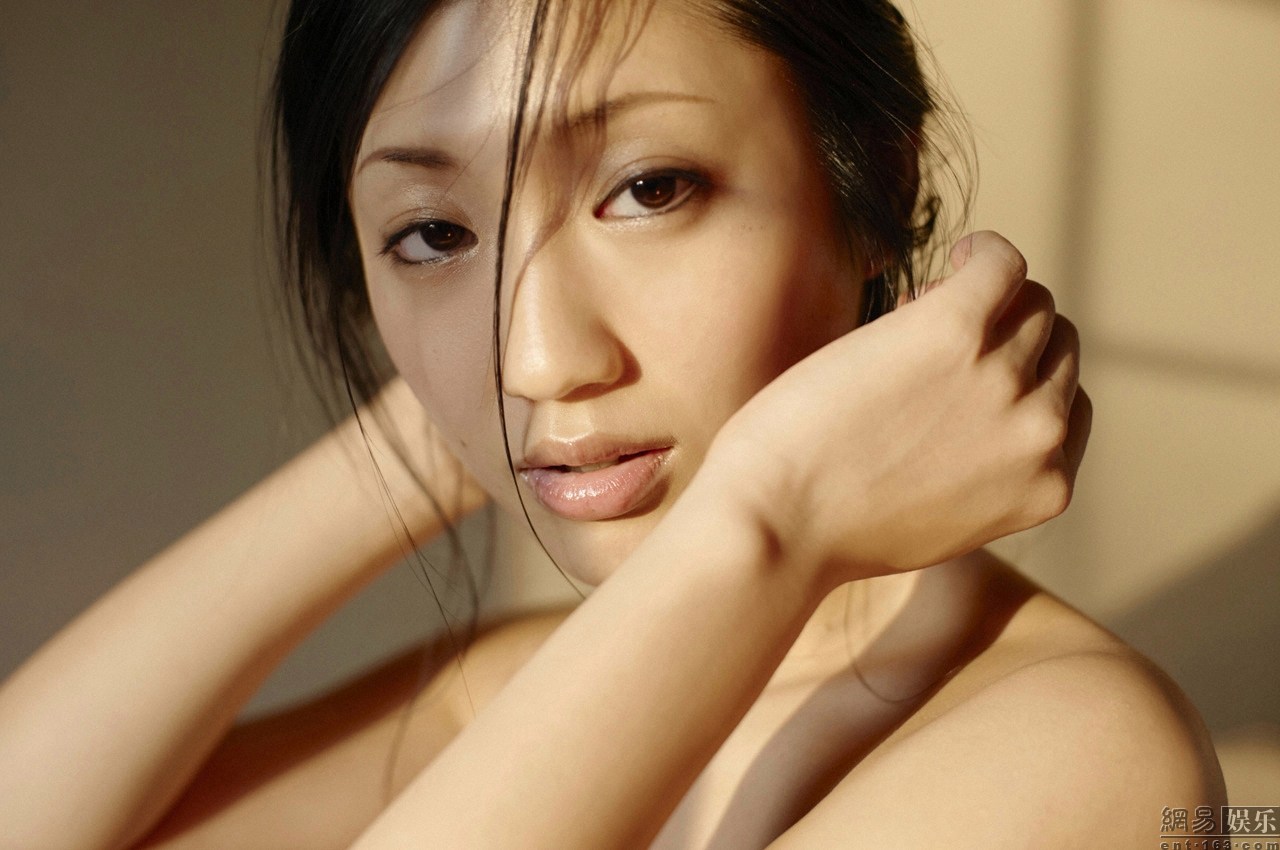 娱乐圈最新艳星璀璨登场,新星闪耀亮相