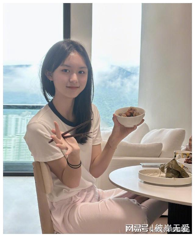 演员小艳,星光璀璨,演绎人生传奇