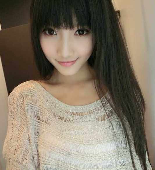 潘潇潇最新家居照展现优雅生活与时尚家居设计风采