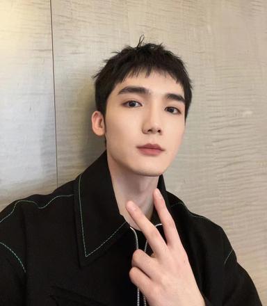 曹姓男演员,聚焦演艺界的璀璨之星