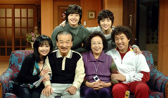 家庭喜剧电视剧大全，温馨与欢笑的家庭艺术展现