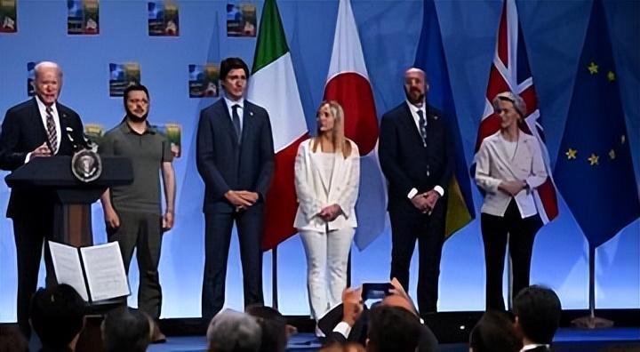 中美最新资讯,中美最新资讯,科技巅峰之作,引领未来生活的高科技产品体验