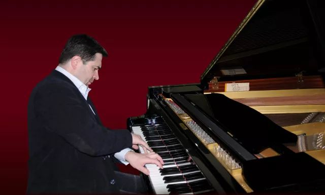 明星钢琴，小巷深处的音乐秘境